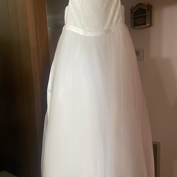 David's Bridal White Lace Gown - Picture 1 of 4